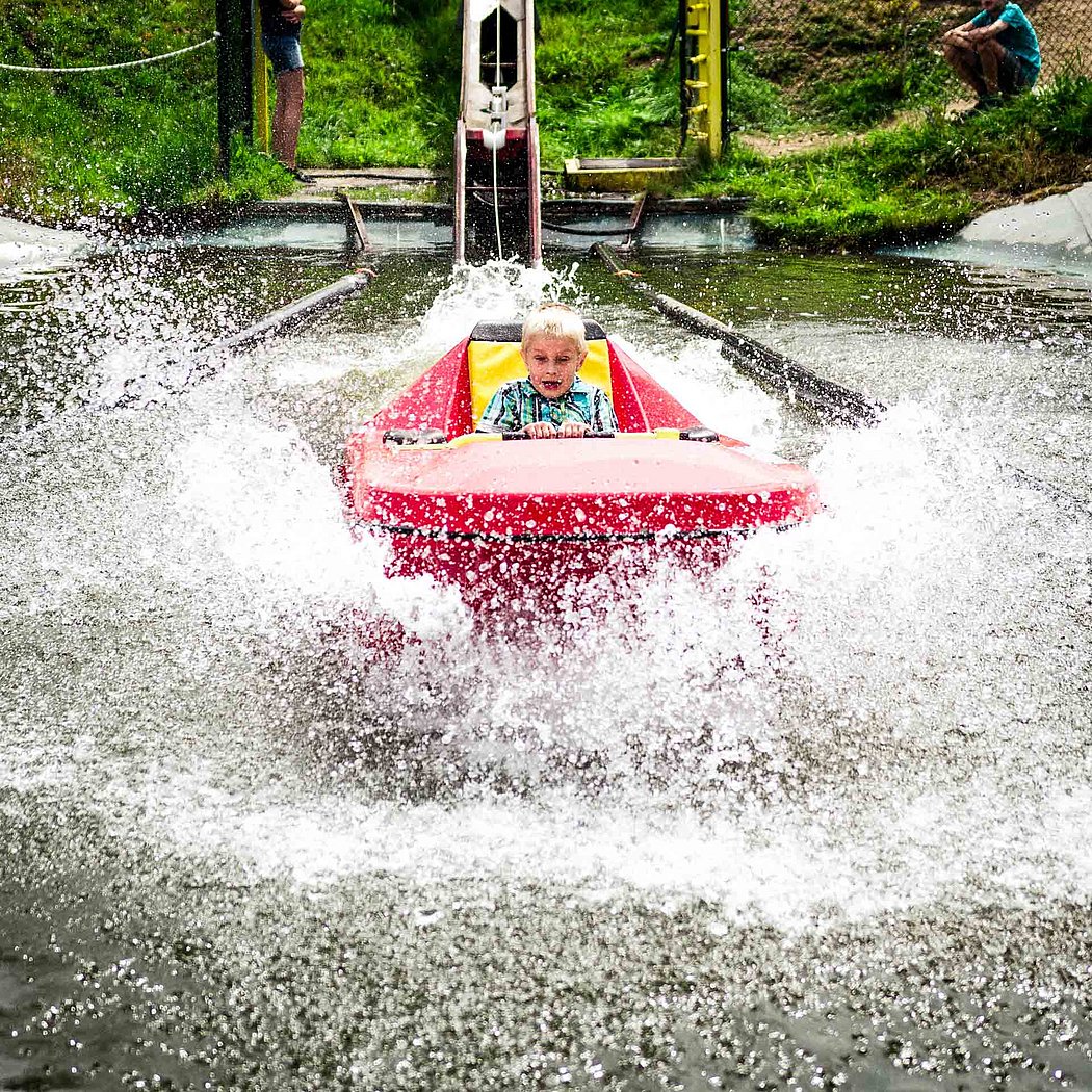 Nautic-Jet Wasserboot Inselsberg Funpark Freizeitpark Thüringen